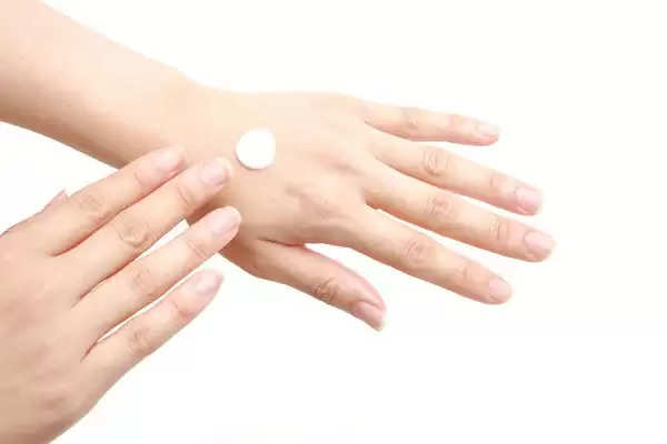 Care Tips of Dry Skin in Winter